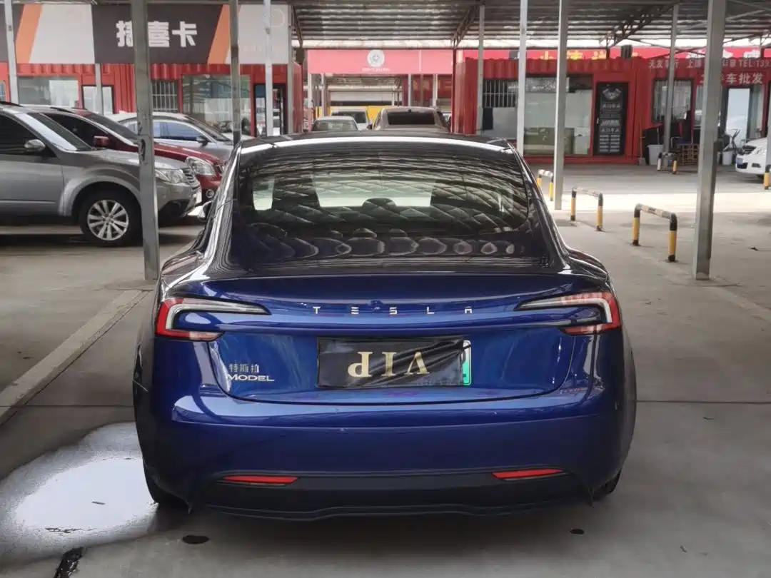 TESLA MODEL 3