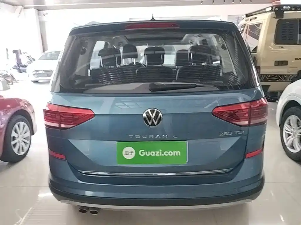 Photo 6 - Volkswagen Touran