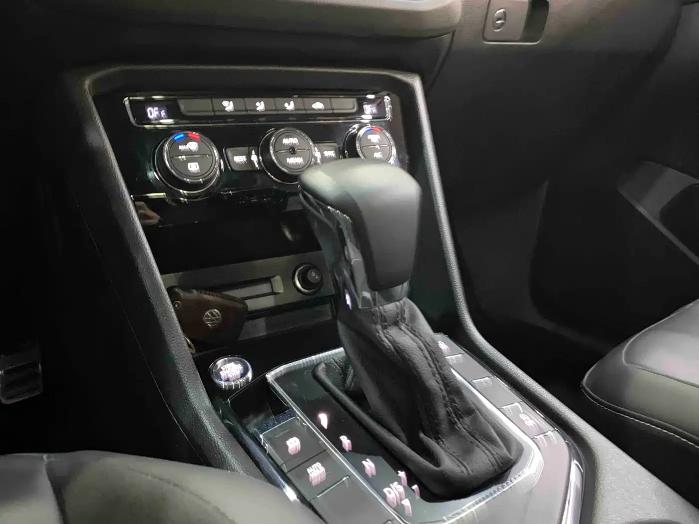 Volkswagen Tiguan L 2021 330TSI Automatic 2WD Smart фото 18