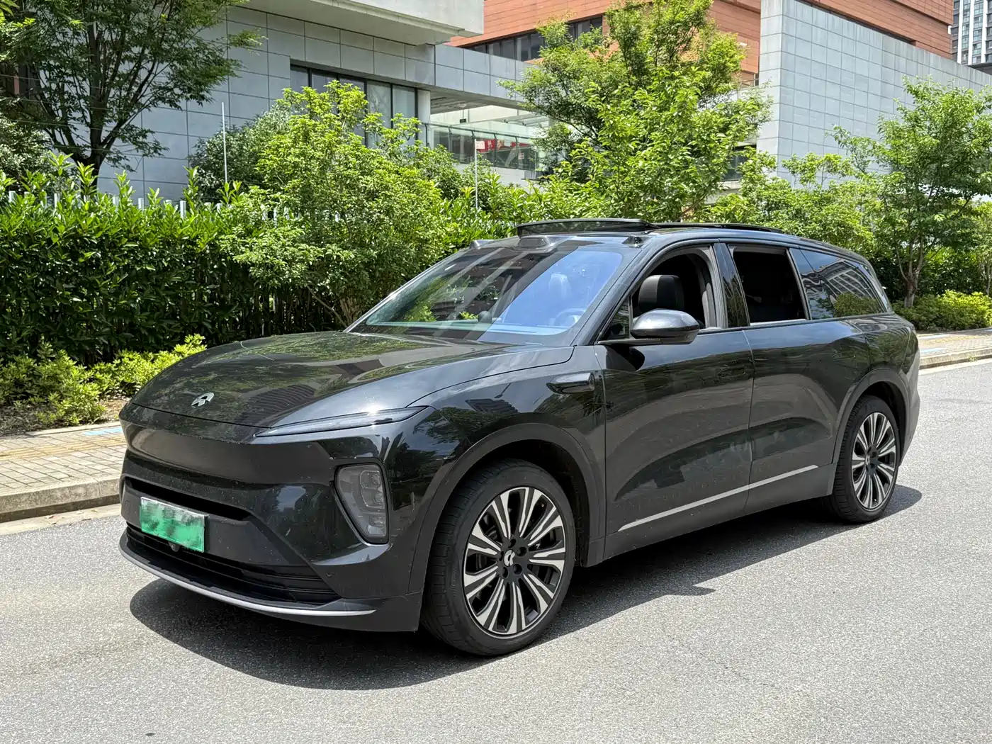 Nio ES8