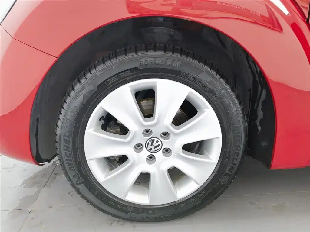 Volkswagen Beetle 2010 Model 1.6 AT фото 17
