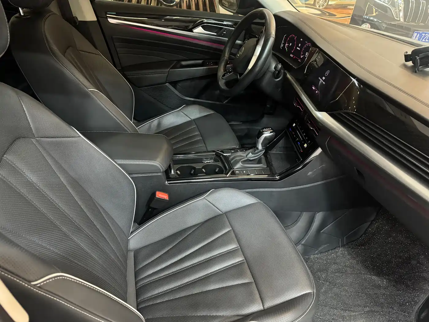 Volkswagen Passat 2024 380TSI Starlight Luxury Edition фото 10