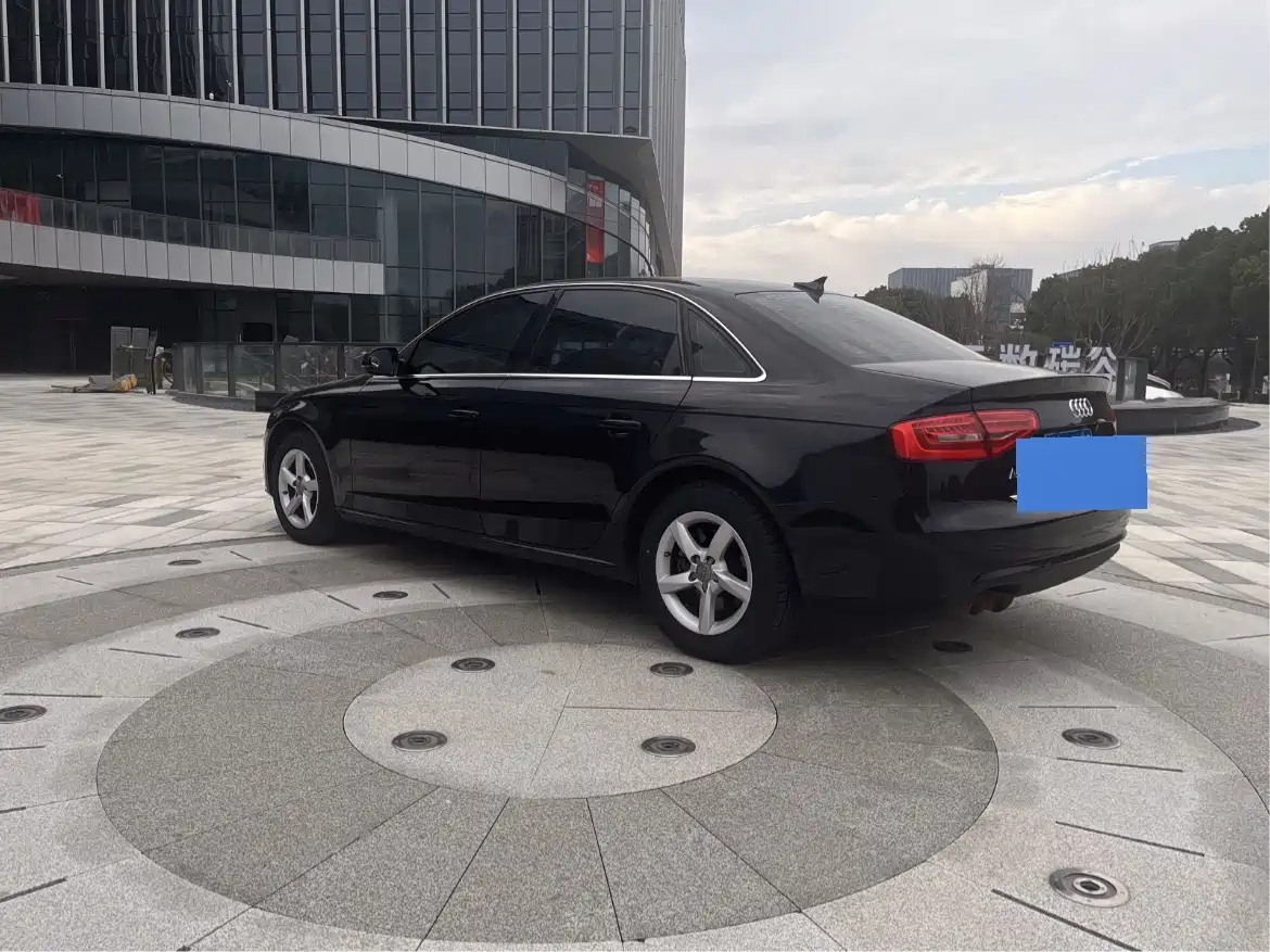 Audi A4L 2013 35 TFSI Automatic Comfort фото 4