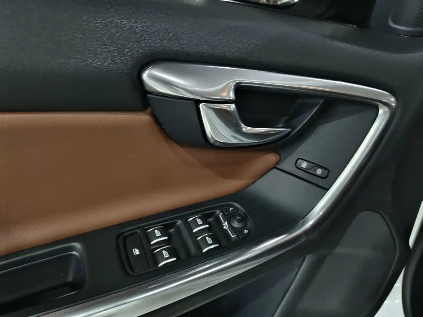 Photo 5 - Volvo S60