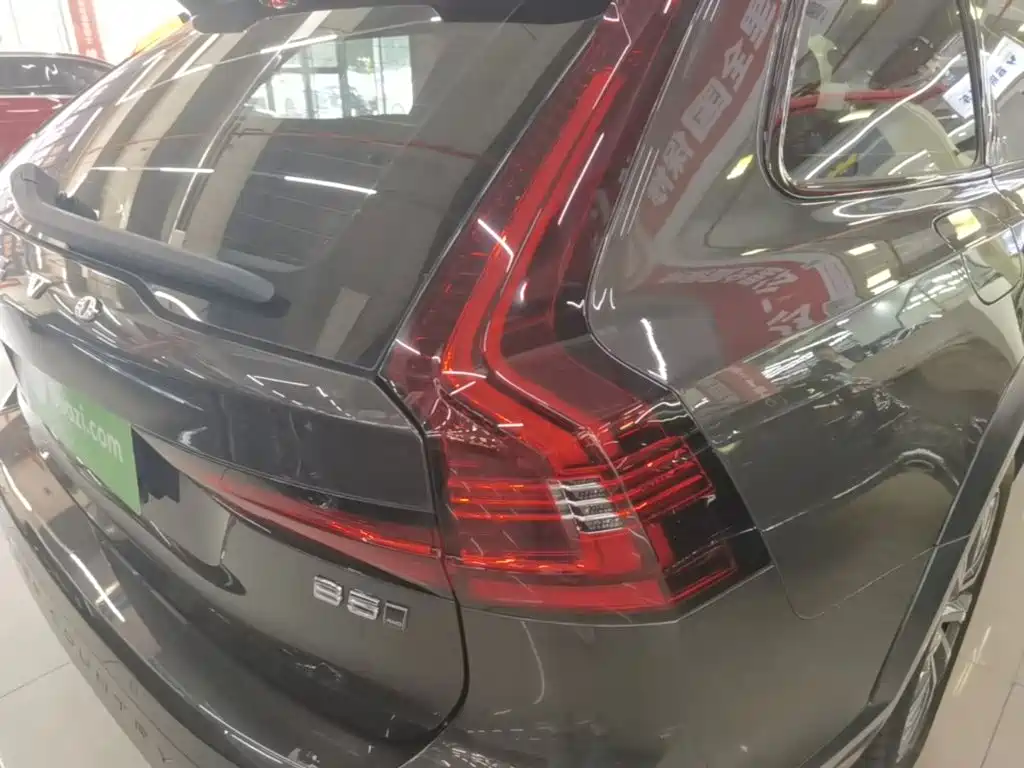 Photo 8 - Volvo V90