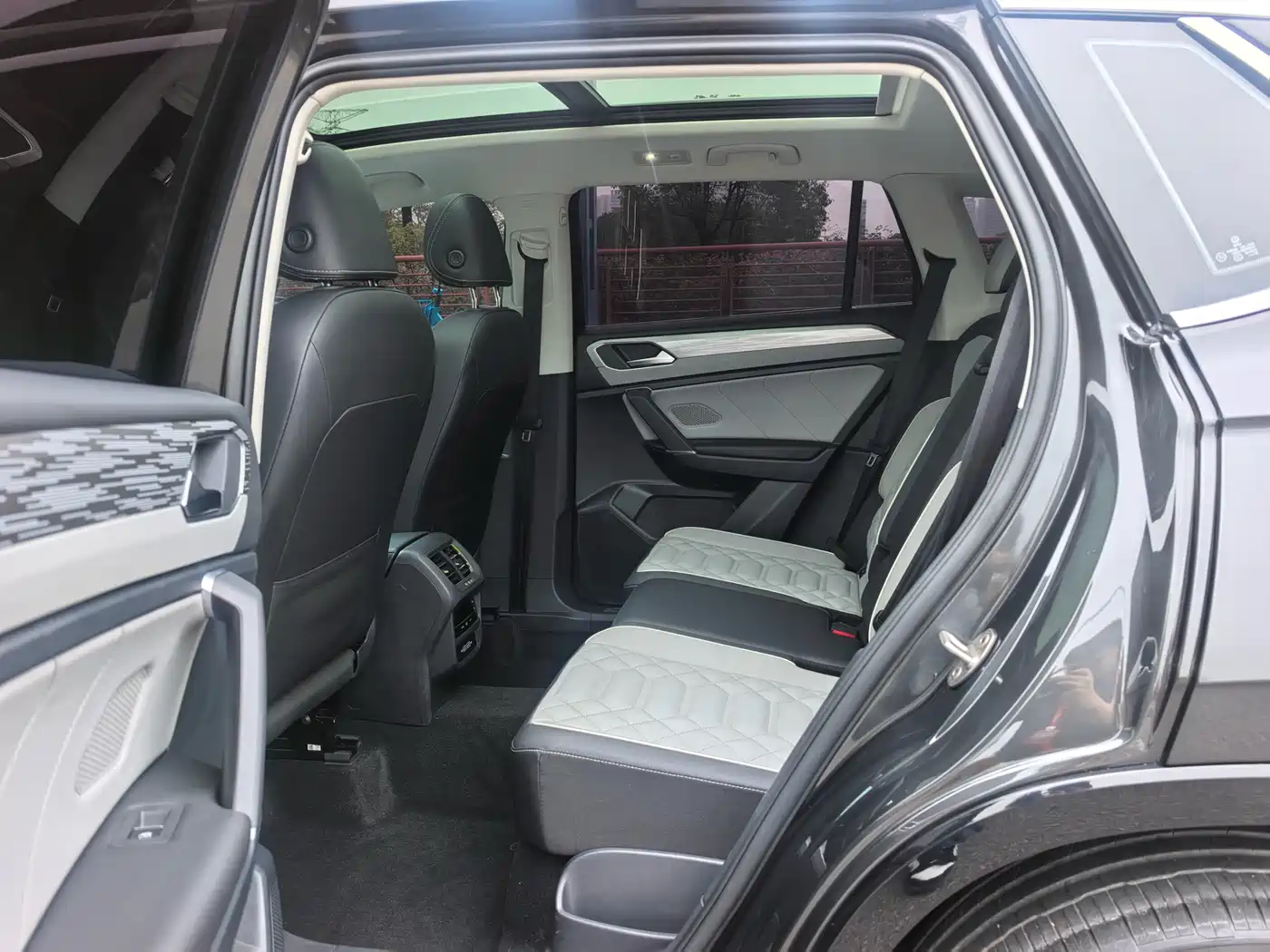 Volkswagen Tayron 2023 Facelift 380TSI 4WD R-Line High Performance Edition фото 5