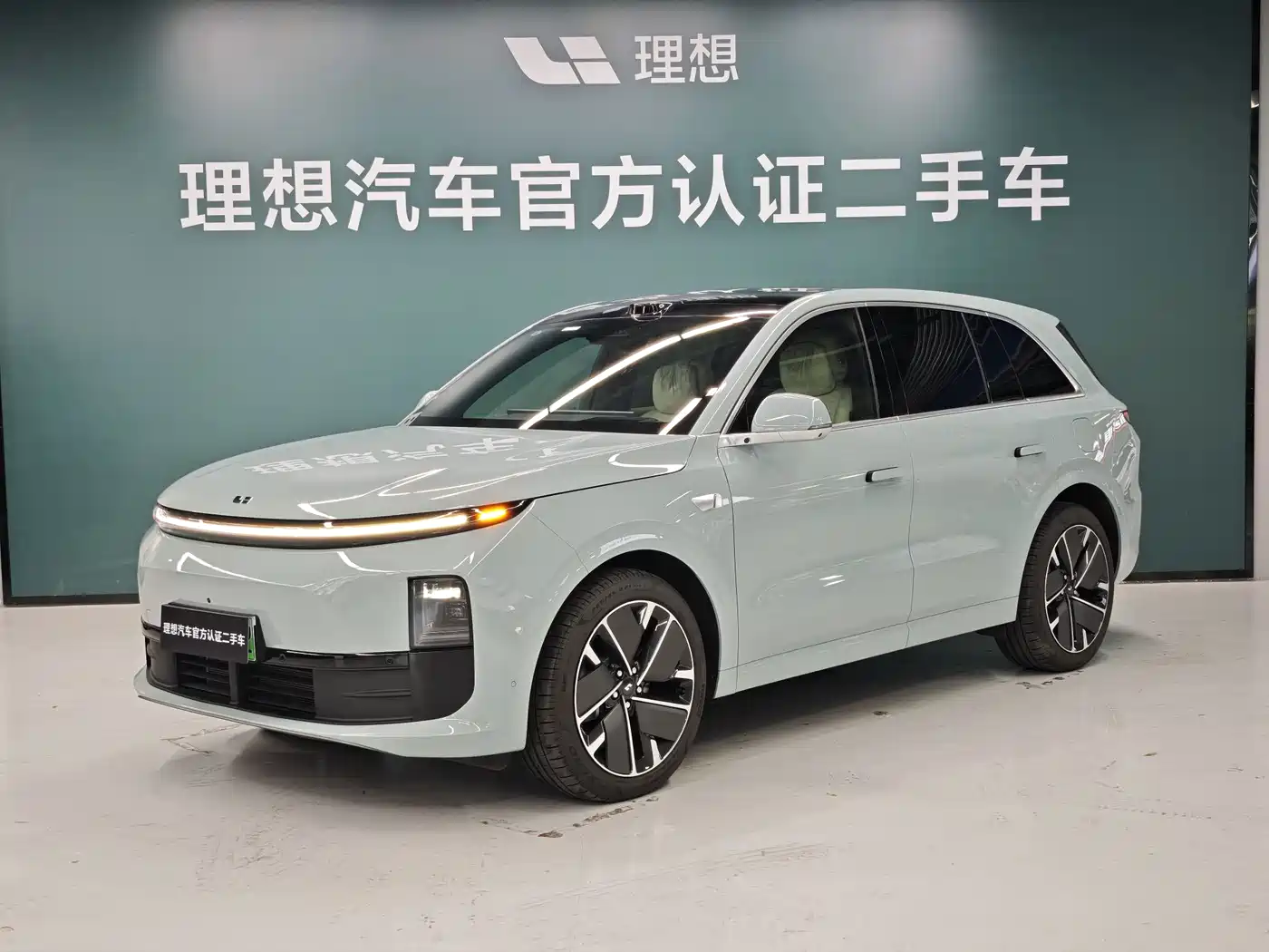 Li Auto L6 2025