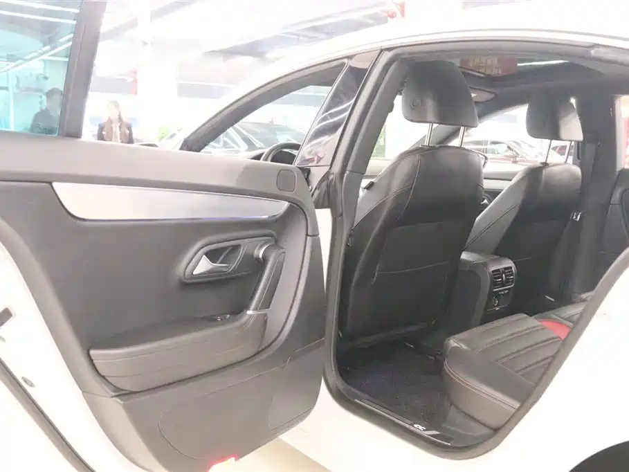 Volkswagen FAW-Volkswagen CC 2018 1.8TSI Luxury фото 15