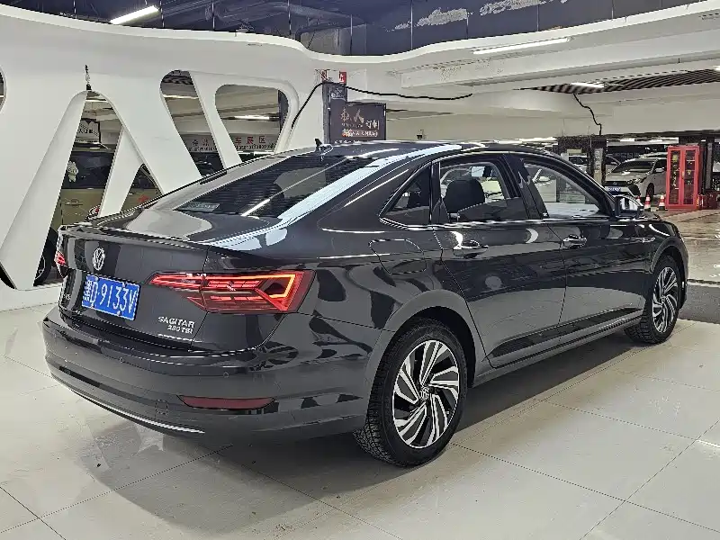 VOLKSWAGEN SAGITAR