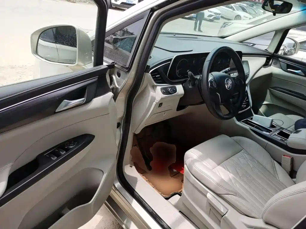 صورة 16 - Buick GL8