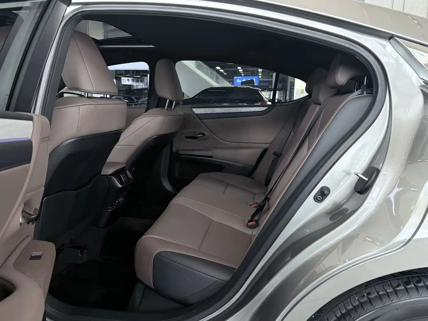 Lexus ES 2026 2025 200 Ultimate Edition