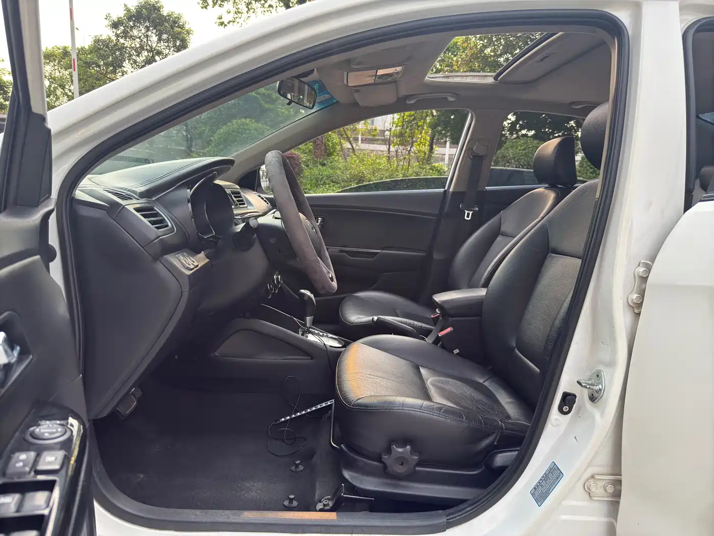 Kia K2 2012 Sedan 1.6L AT Premium Commemorative Edition фото 11
