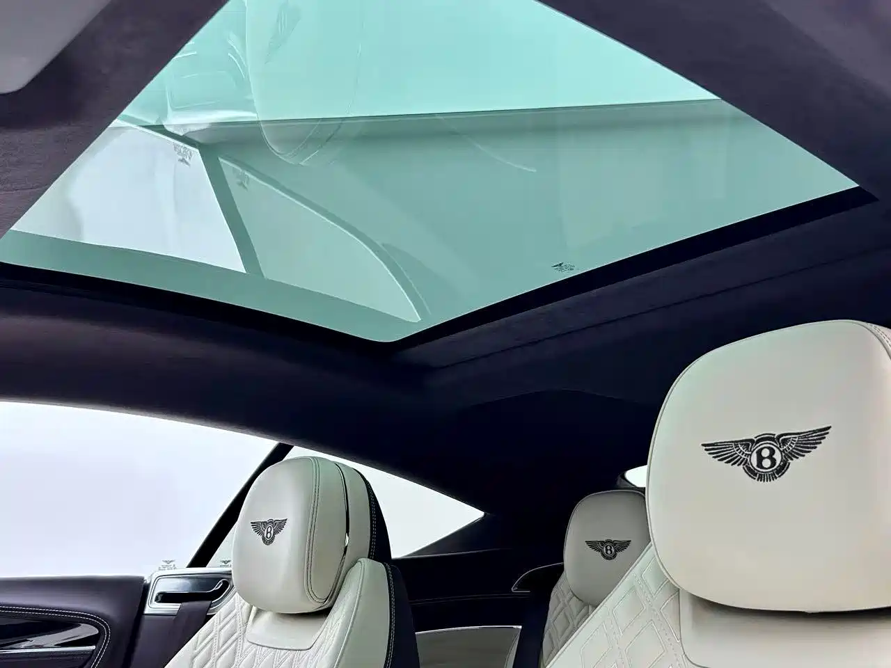 Bentley Continental 2025 2024 4.0T GT V8 Azure Edition