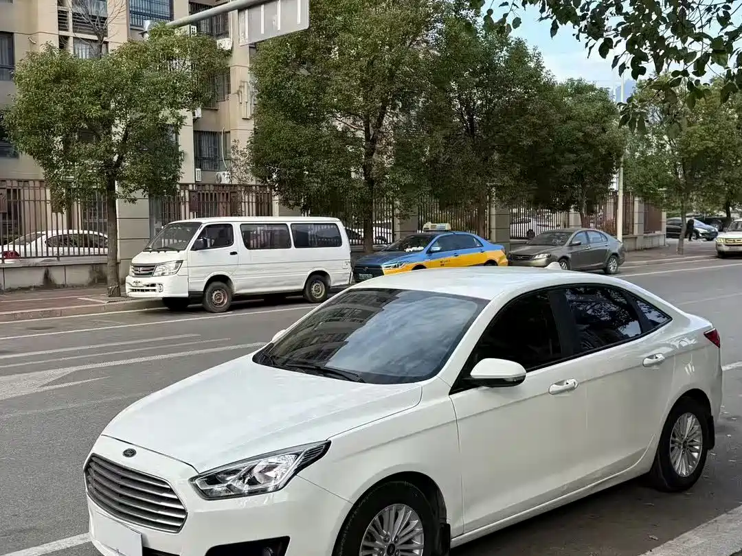 Ford Escort 2015 — пригон из Китая