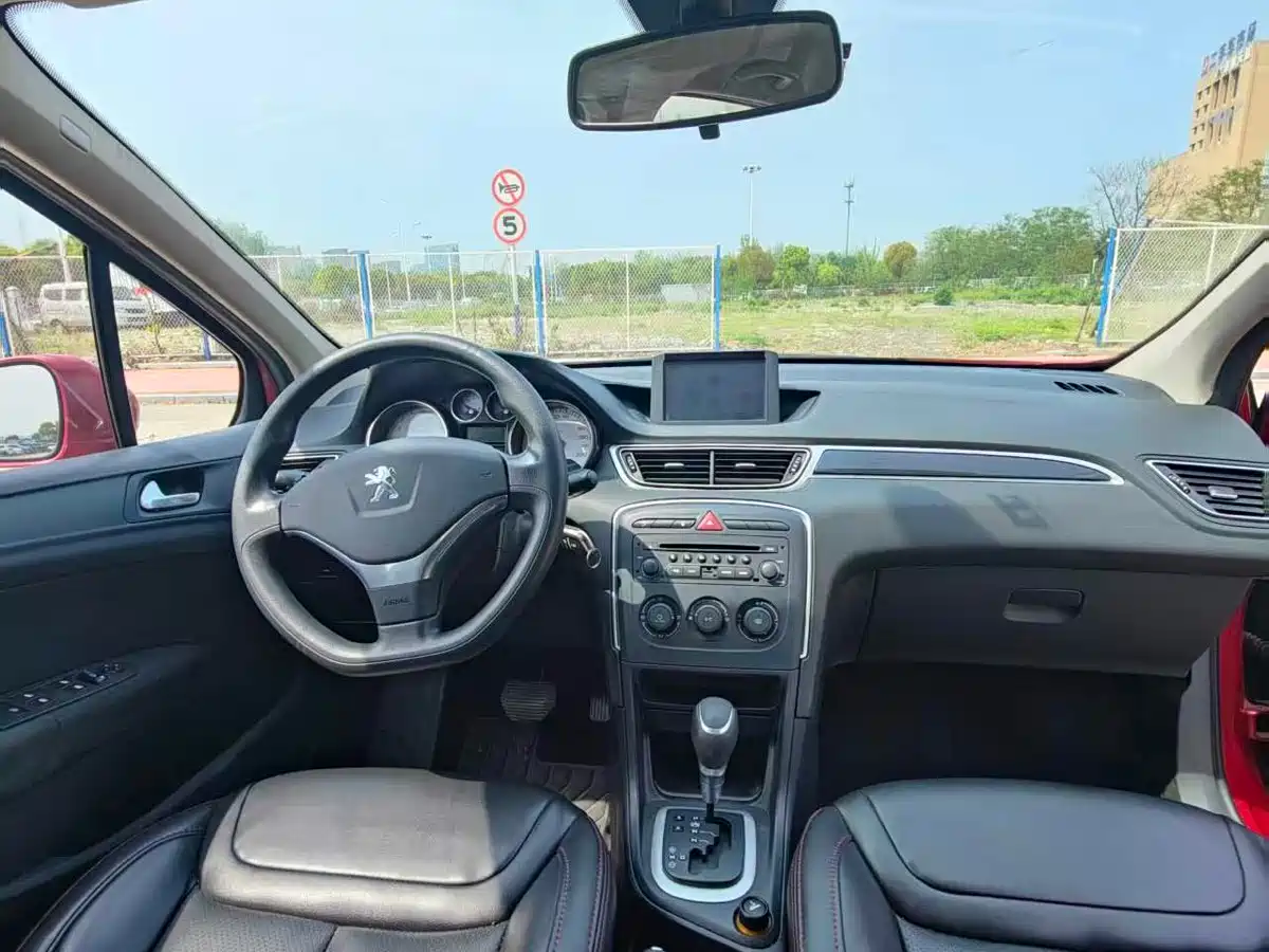 Peugeot 308 2014 Model Joy Edition Classic 1.6L Automatic Superior Style фото 10