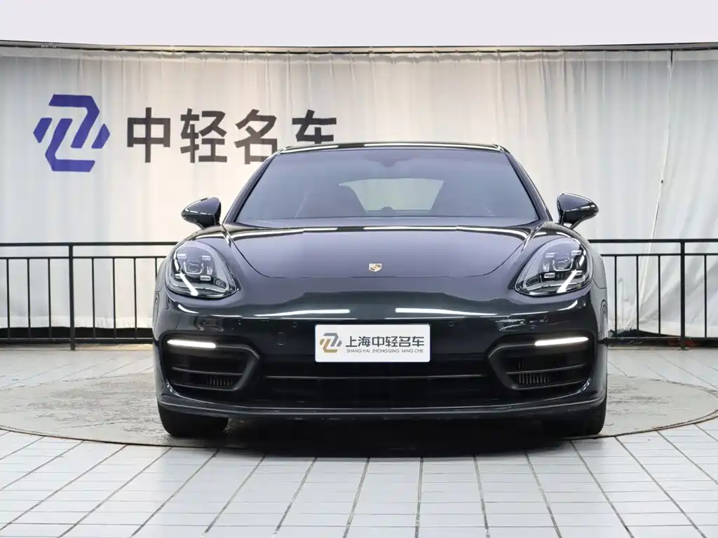 Фото 2 - Porsche Panamera