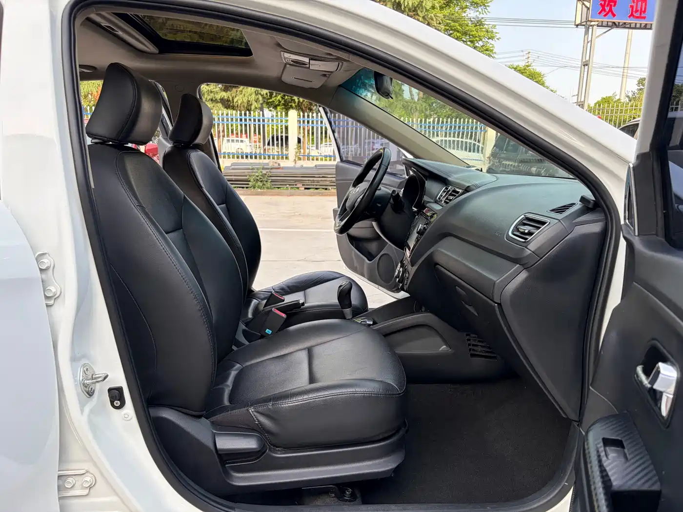 Kia K2 2012 Sedan 1.6L AT Premium Commemorative Edition фото 6