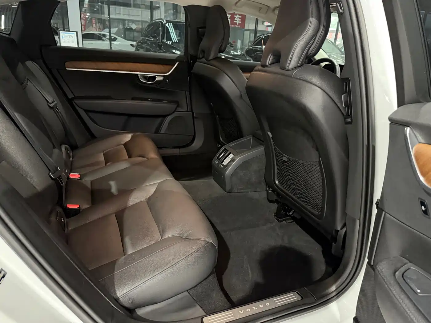 Фото 9 - Volvo S90