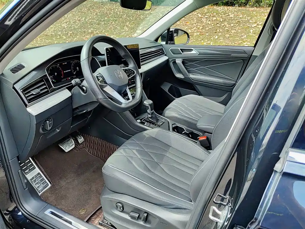 Volkswagen Tiguan L 2023 330TSI Auto 2WD R-Line Premium Edition фото 7