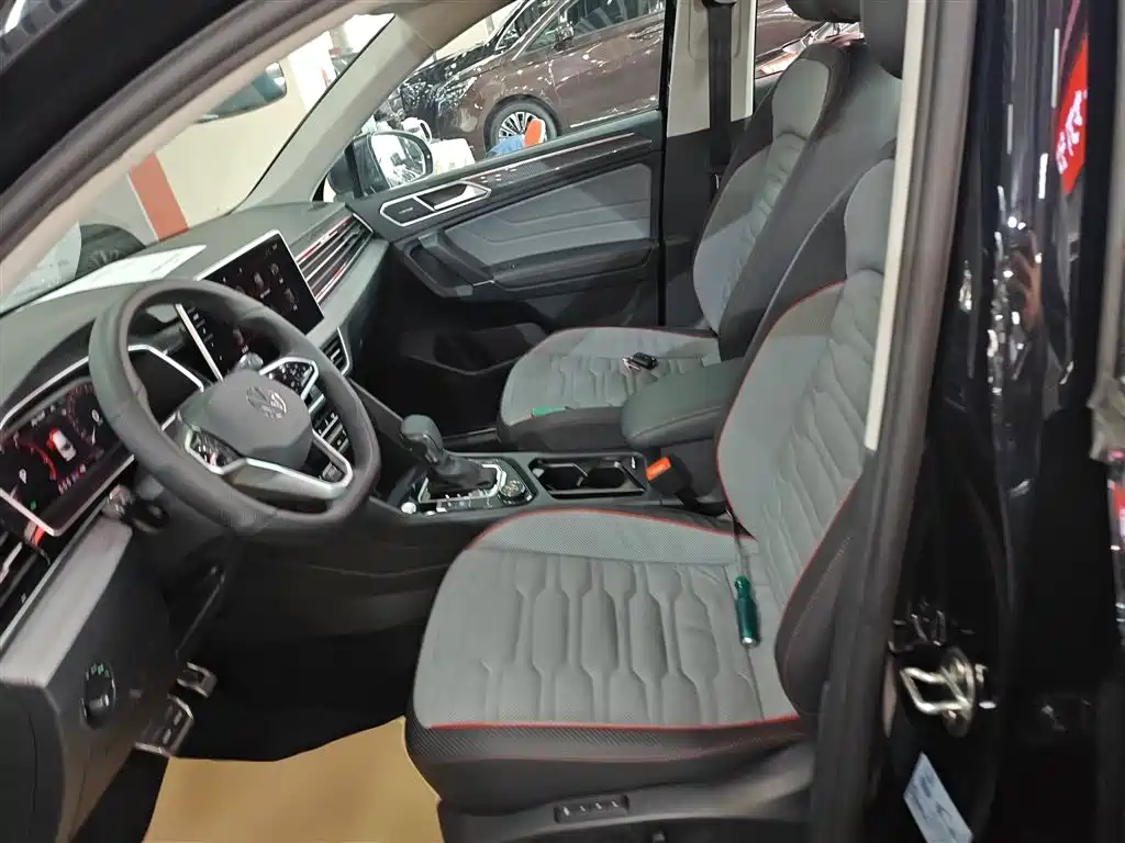 Volkswagen Tiguan X 2023 380TSI 4WD Prestige Flagship фото 15