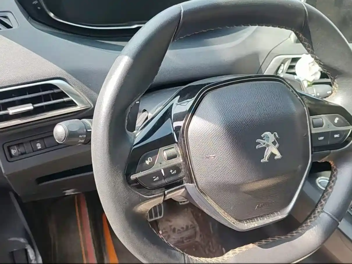 Фото 5 - Peugeot 5008