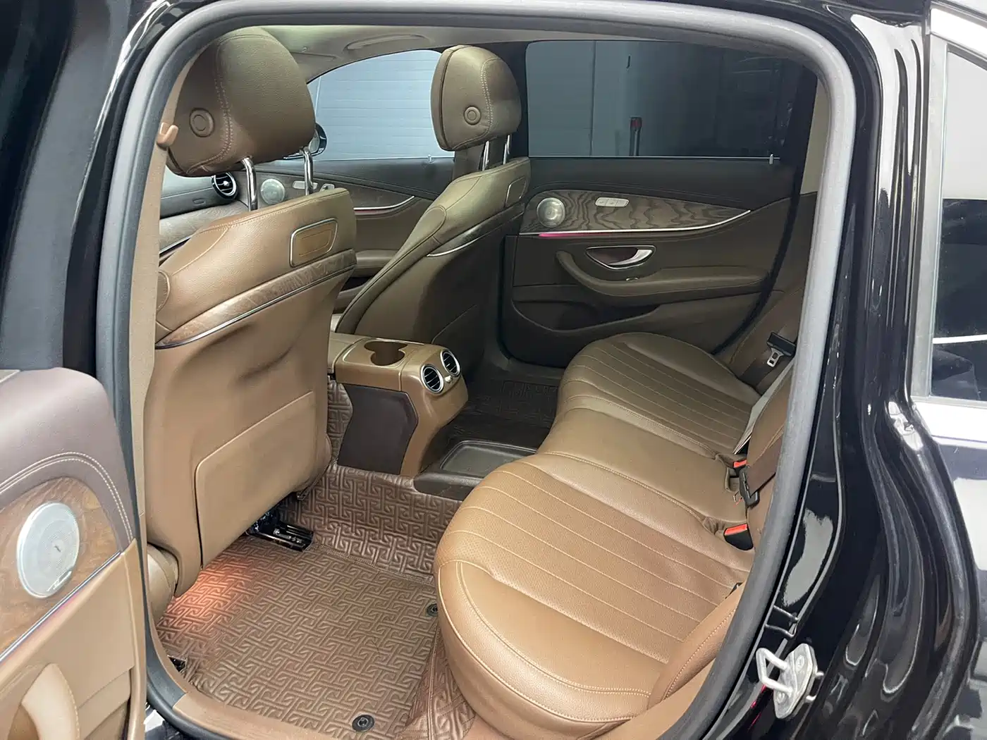 Mercedes-Benz E-Class 2017 E 300 L Luxury фото 11