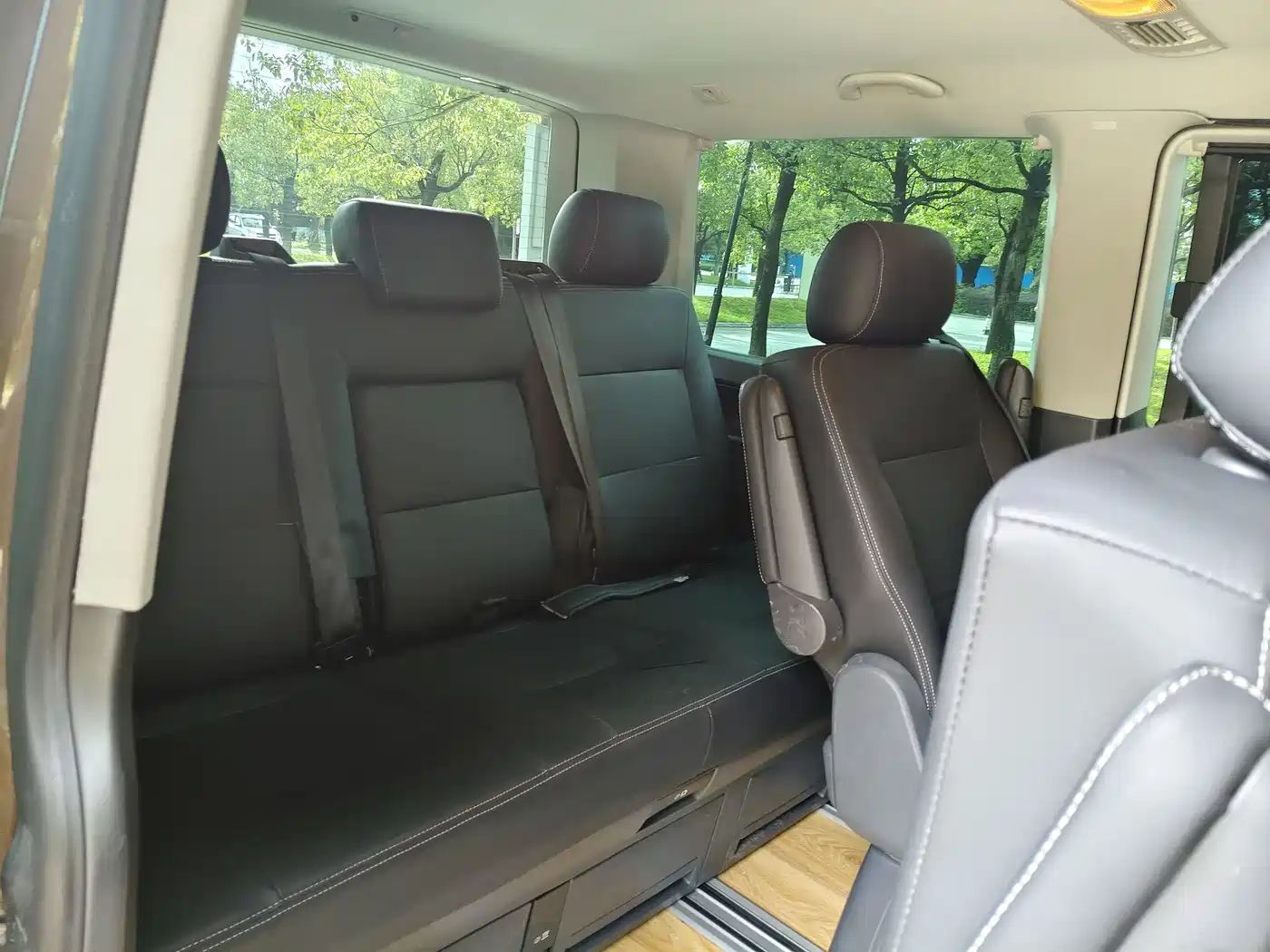 Volkswagen Multivan 2012 2.0TSI 2WD Luxury Edition фото 11