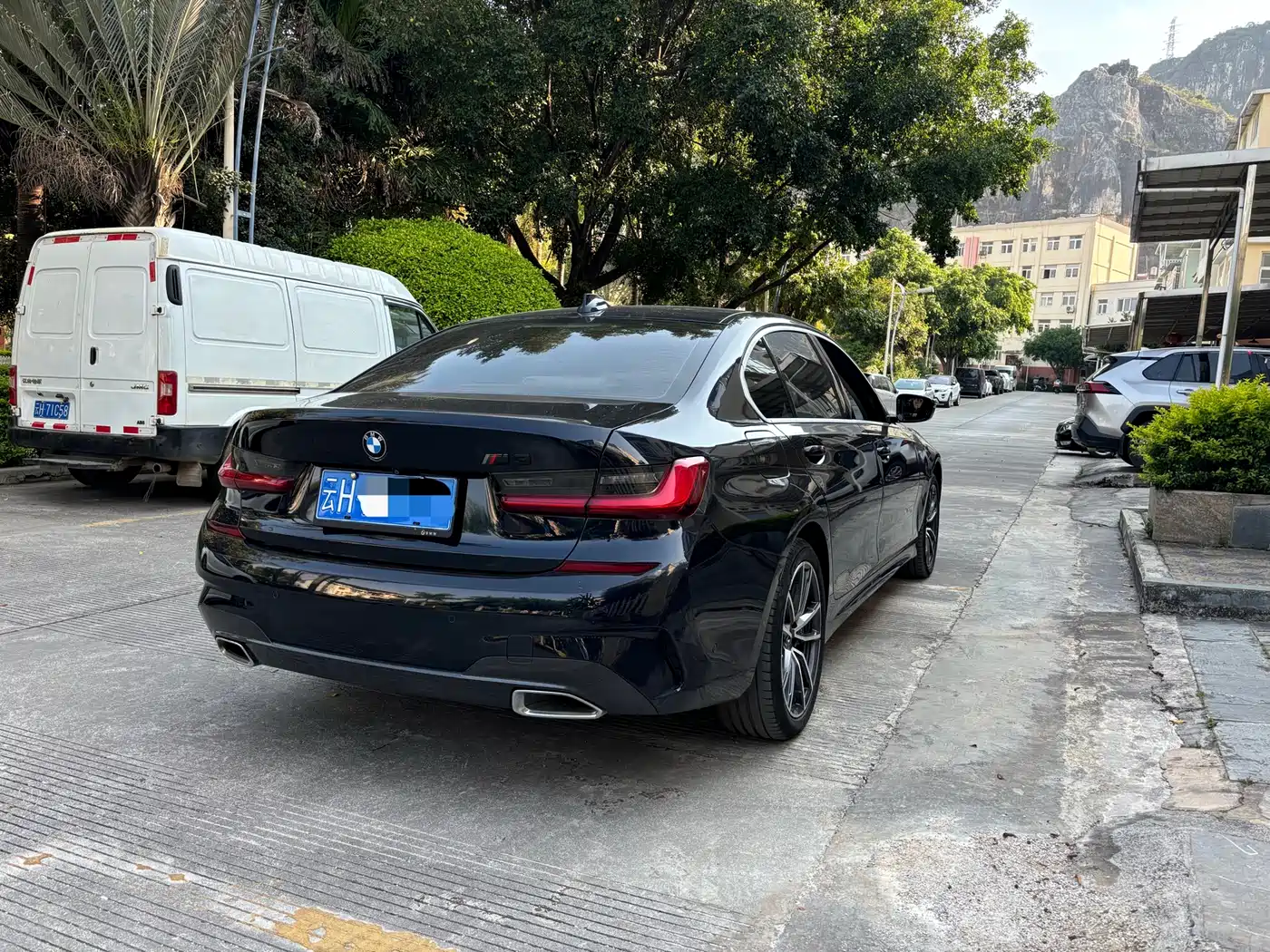 BMW 3-SERIES