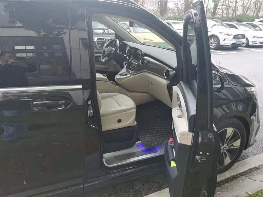 MERCEDES-BENZ V CLASS