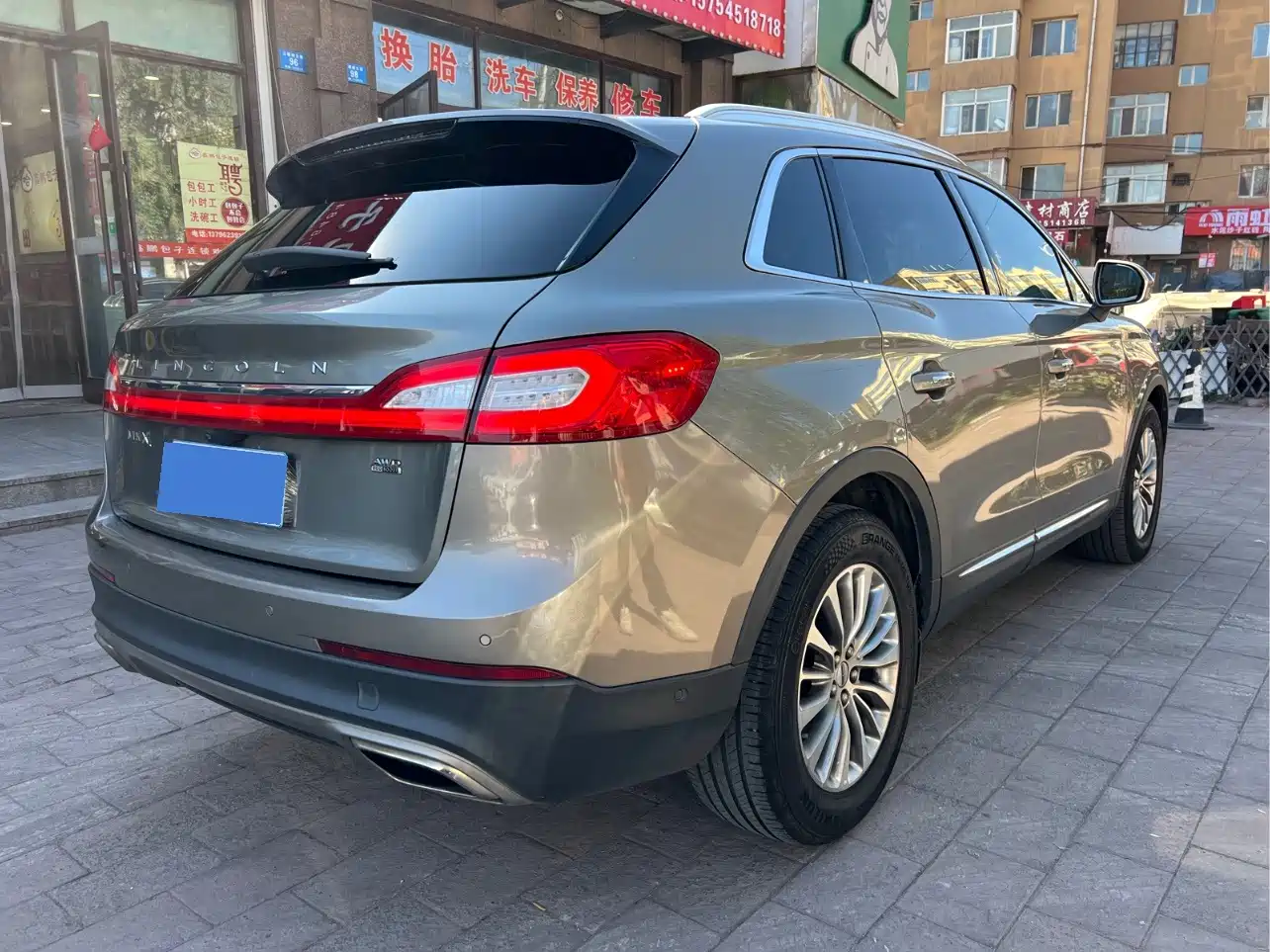 Photo 4 - Lincoln MKX