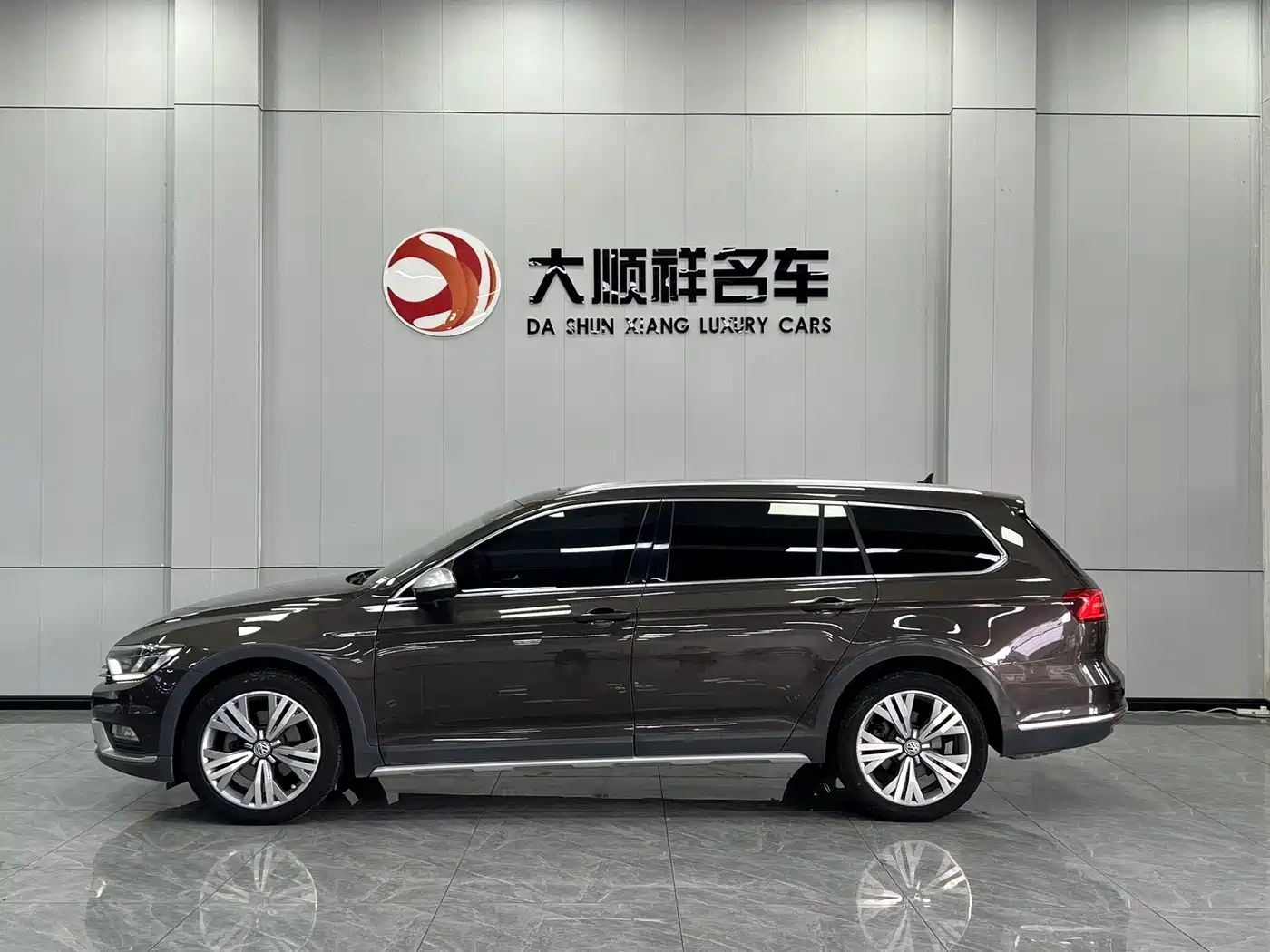 Volkswagen Weilan 2016 380TSI 4WD Explorer Edition фото 3