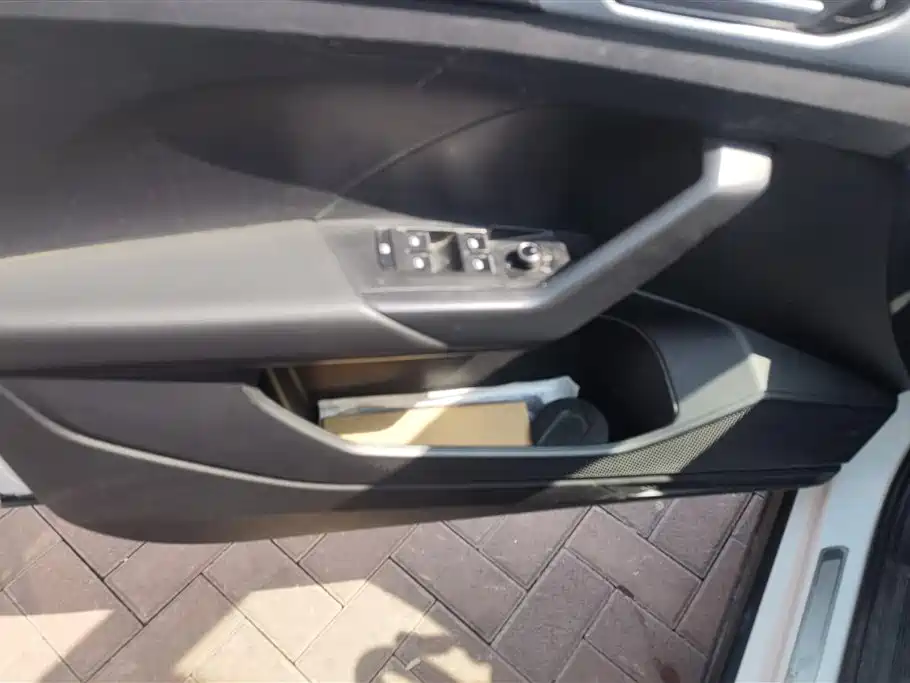 VOLKSWAGEN EXPLORING THE SHADOW