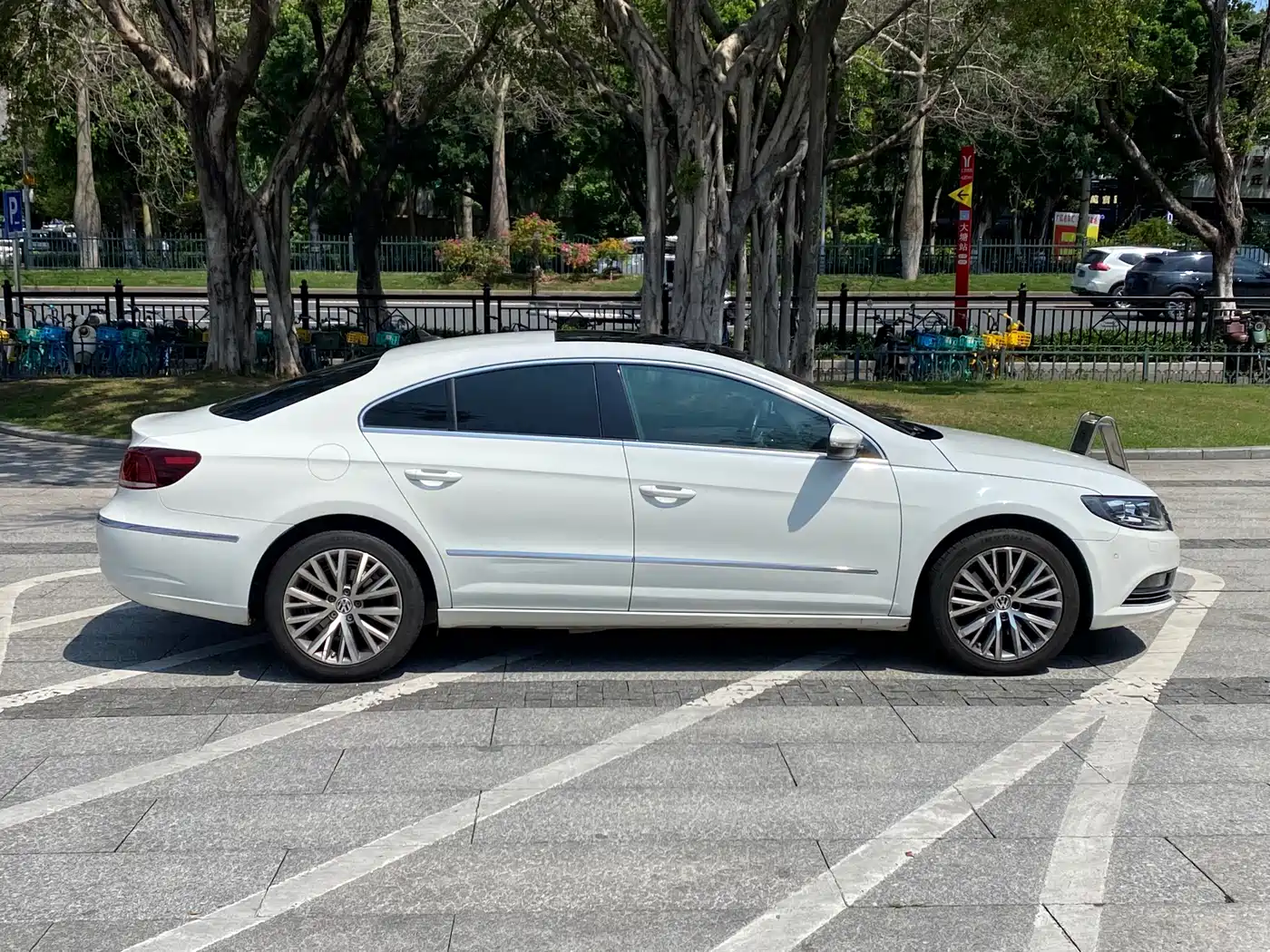 Volkswagen FAW-Volkswagen CC 2013 2.0TSI Premium фото 15