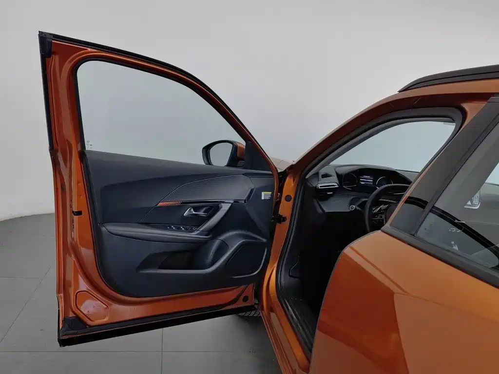 Фото 8 - Peugeot 2008