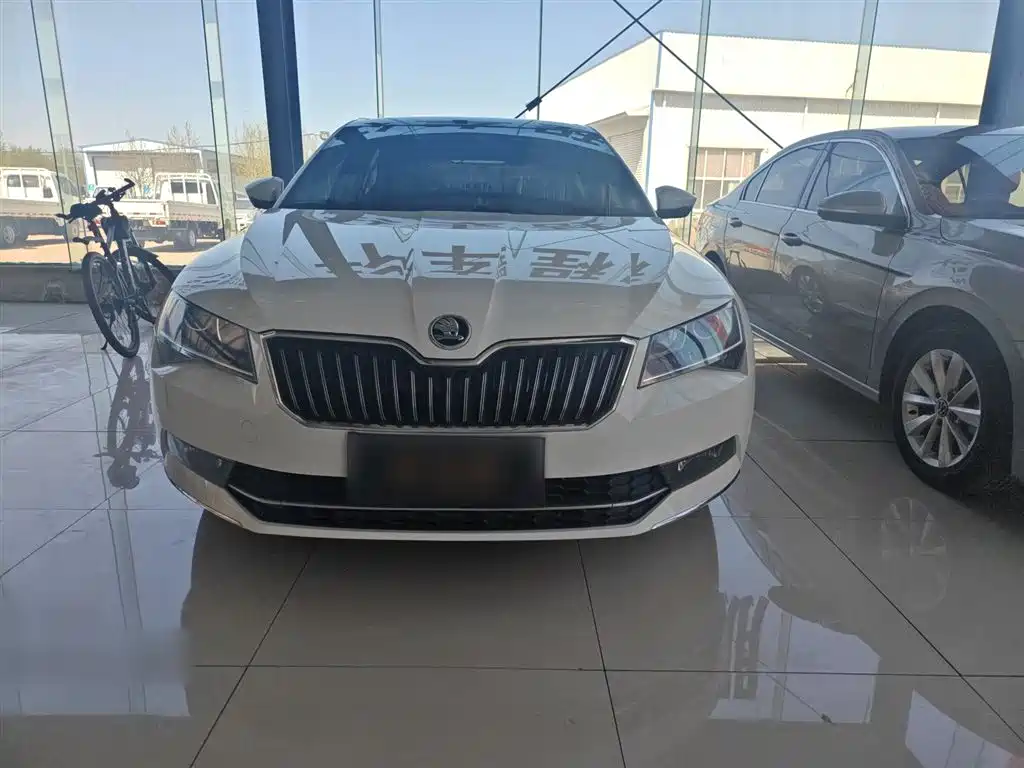 Škoda Superb 2018 TSI330 DSG Comfort Edition China V фото 3