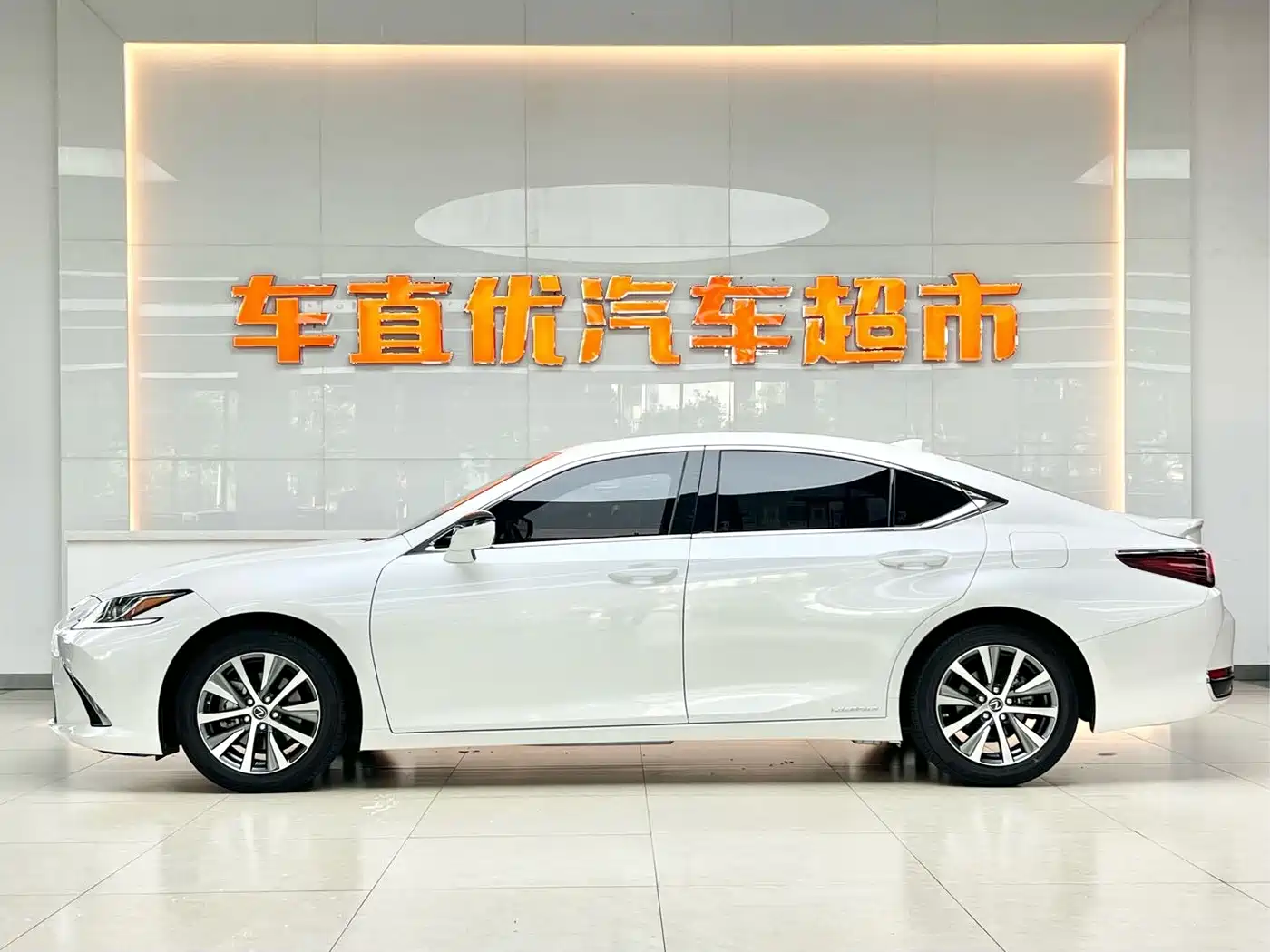 Фото 4 - Lexus ES