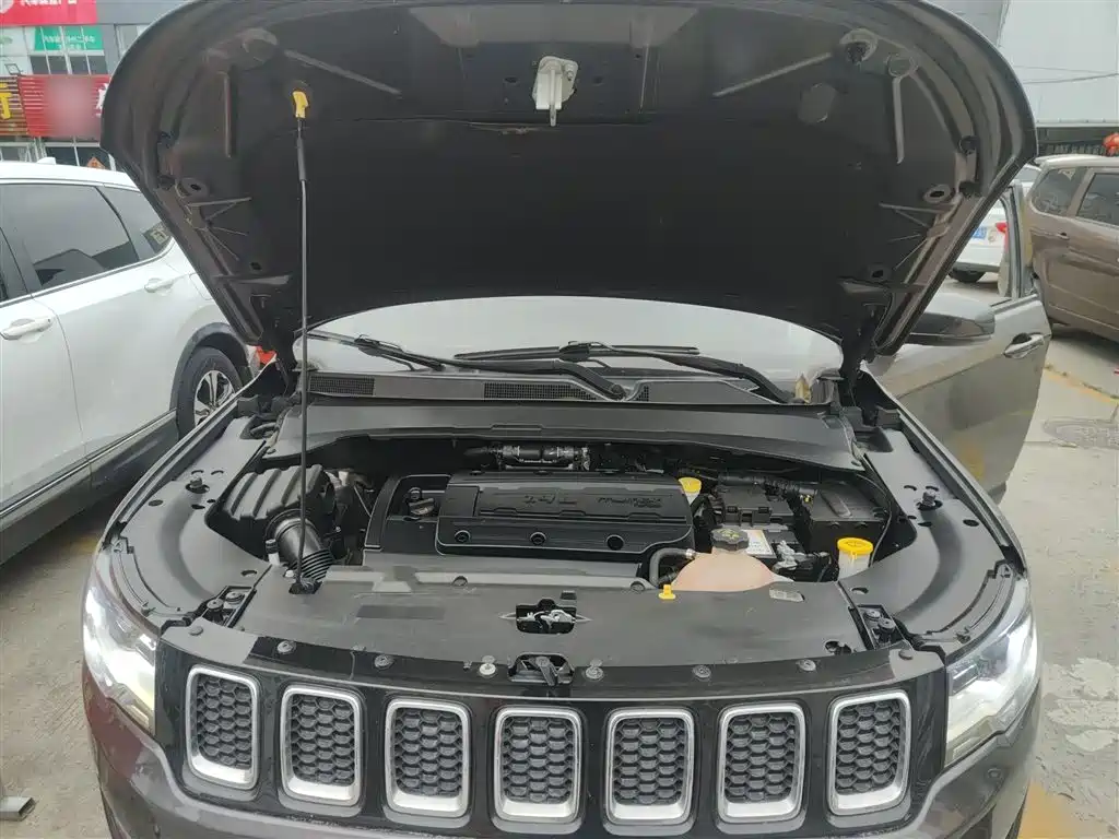 Фото 20 - Jeep Compass