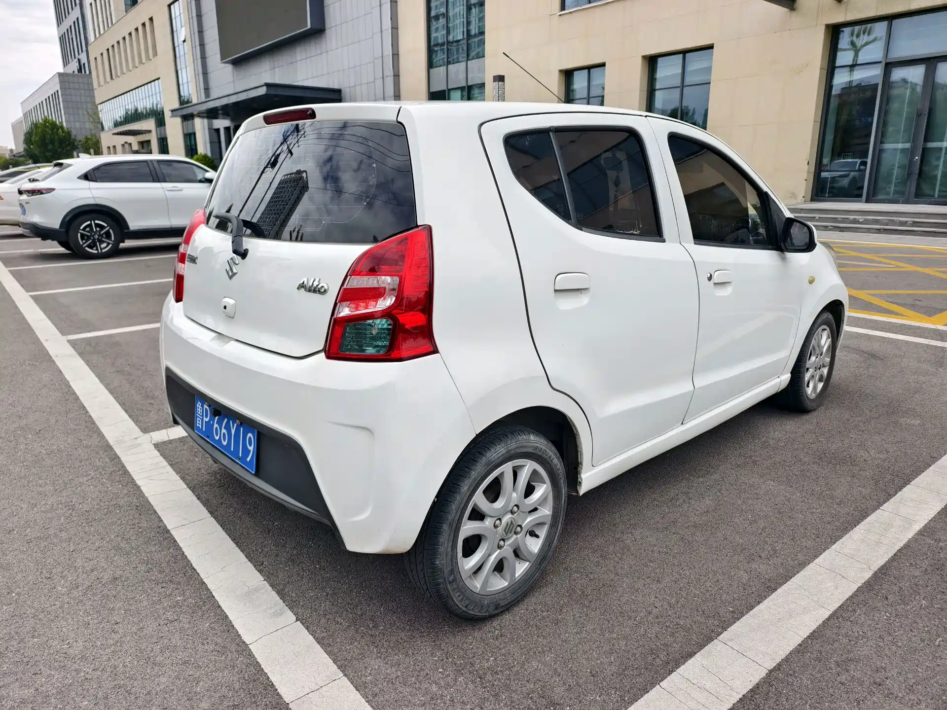 Photo 4 - Suzuki Alto