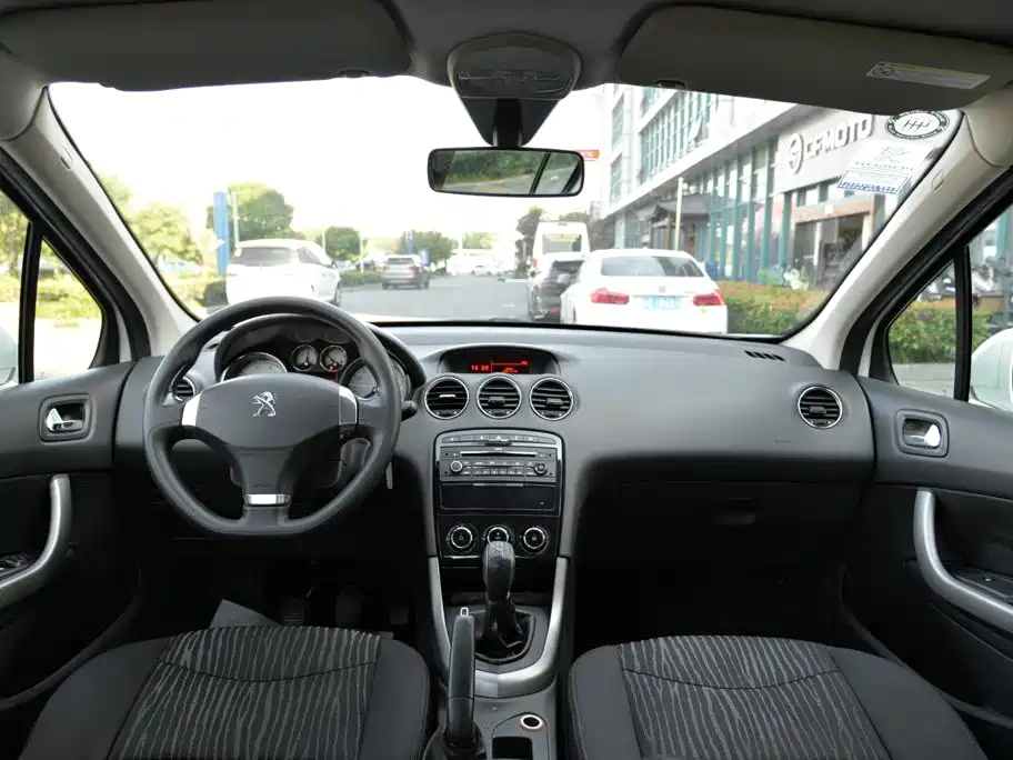 صورة 11 - Peugeot 408