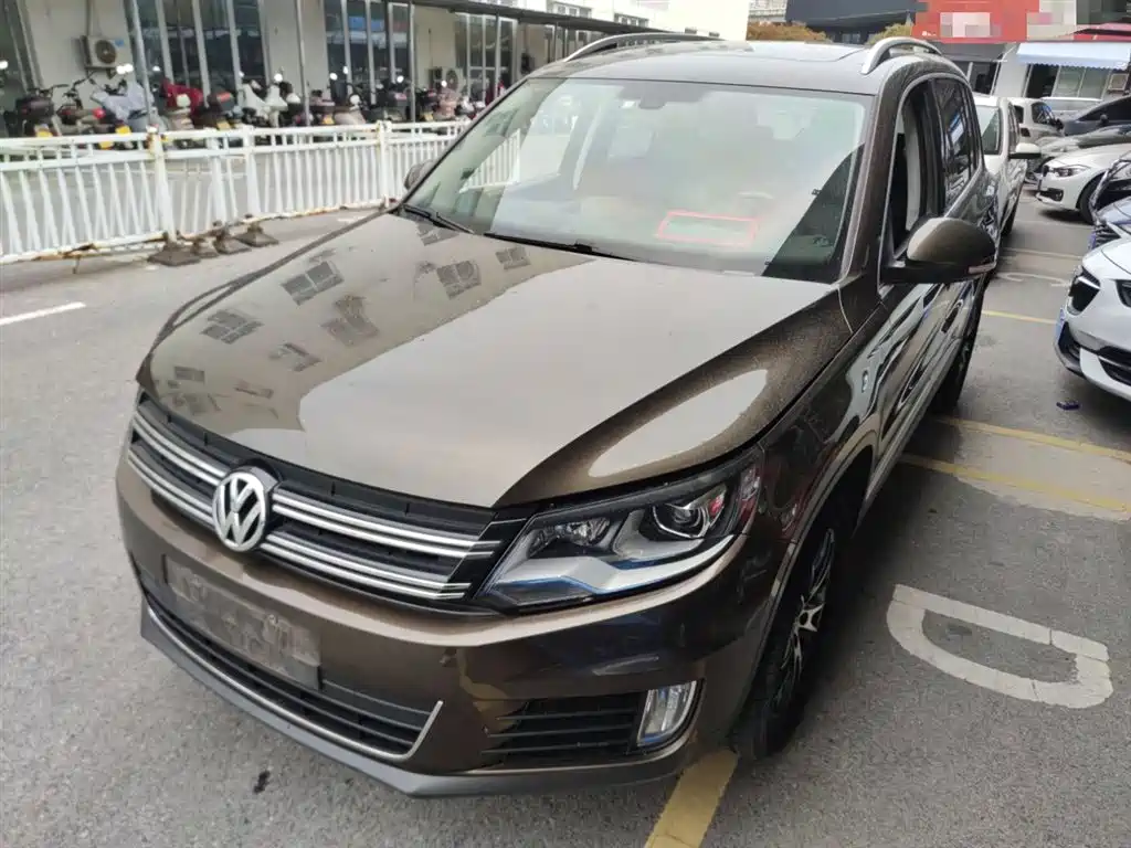 VOLKSWAGEN TIGUAN