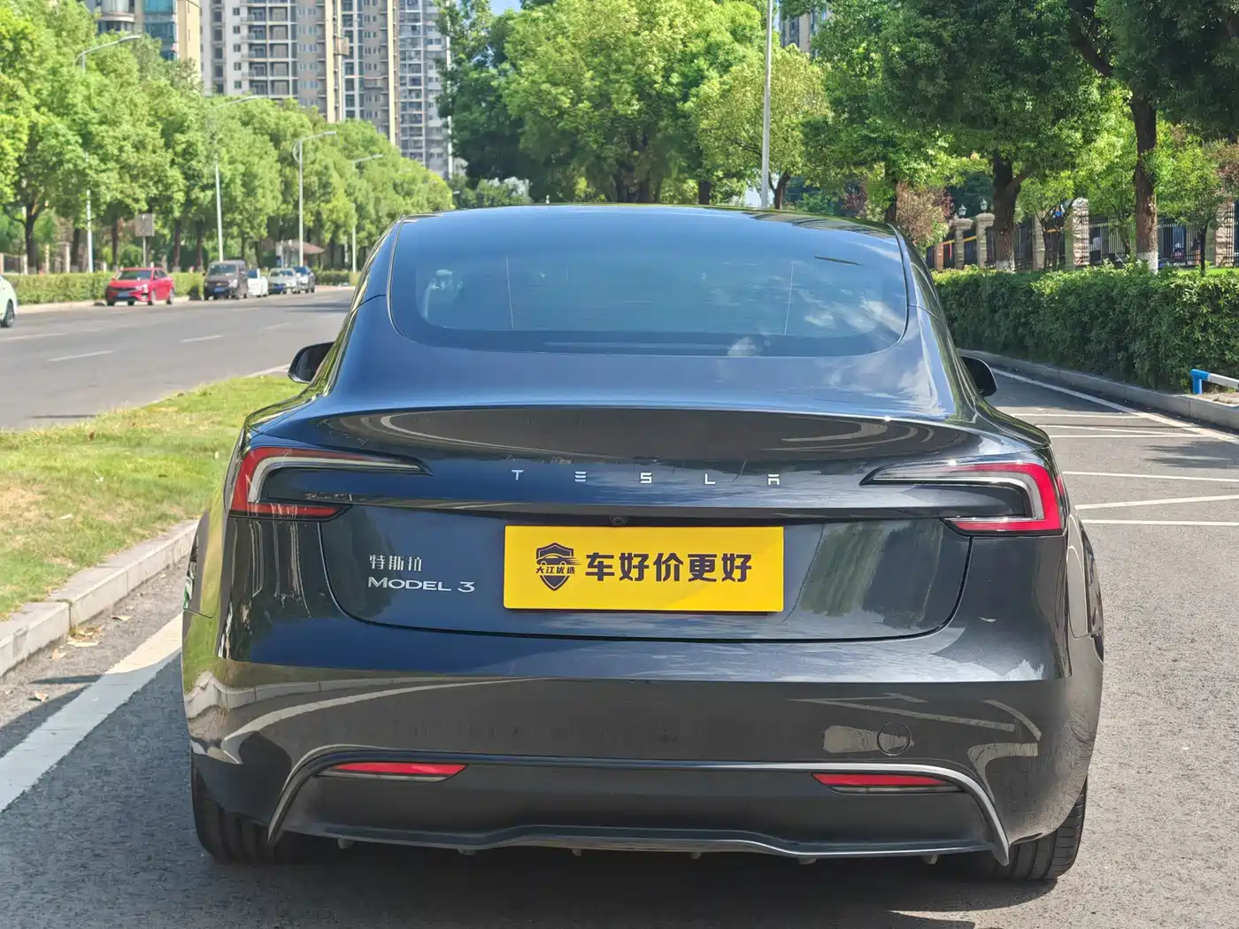 Фото 15 - Tesla Model 3