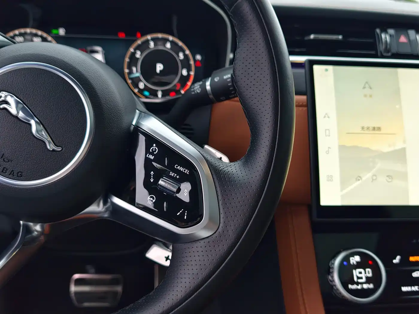 Jaguar XFL 2024 2.0T P300 AWD Flagship Sport Gilded Edition фото 17
