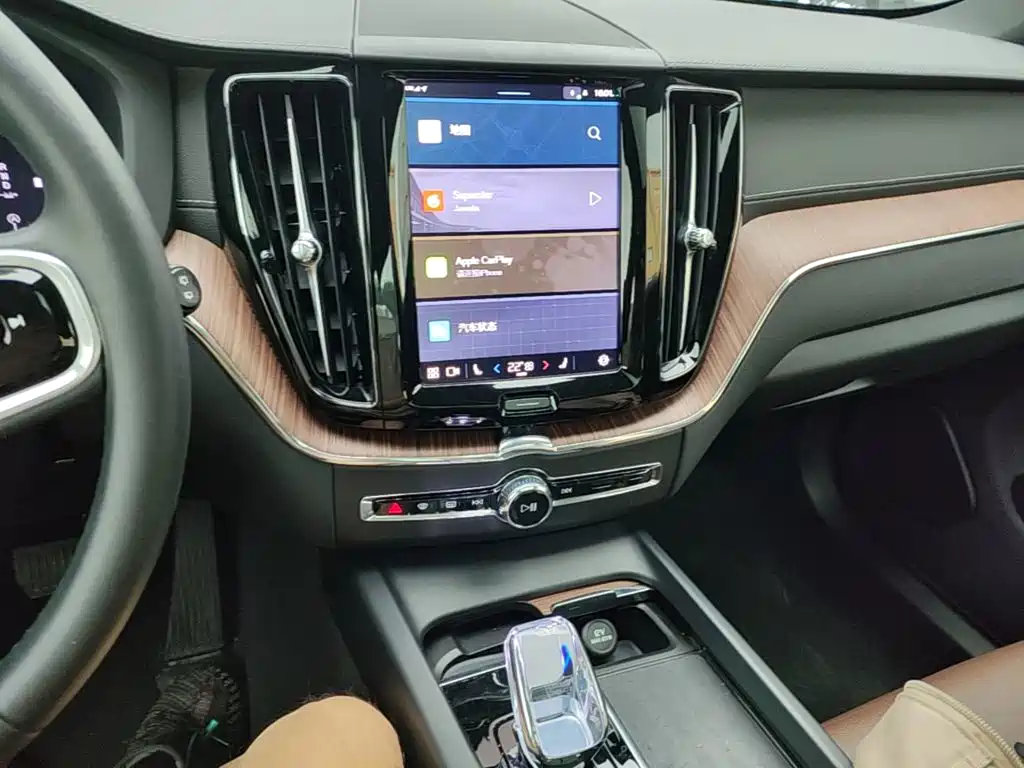 Фото 20 - Volvo XC60