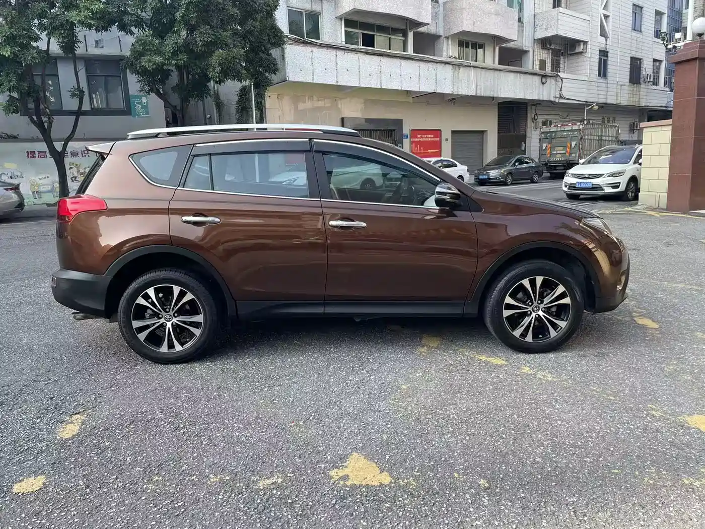 Toyota RAV4 Rongfang 2015 2.5L Automatic 4WD Luxury Edition фото 4