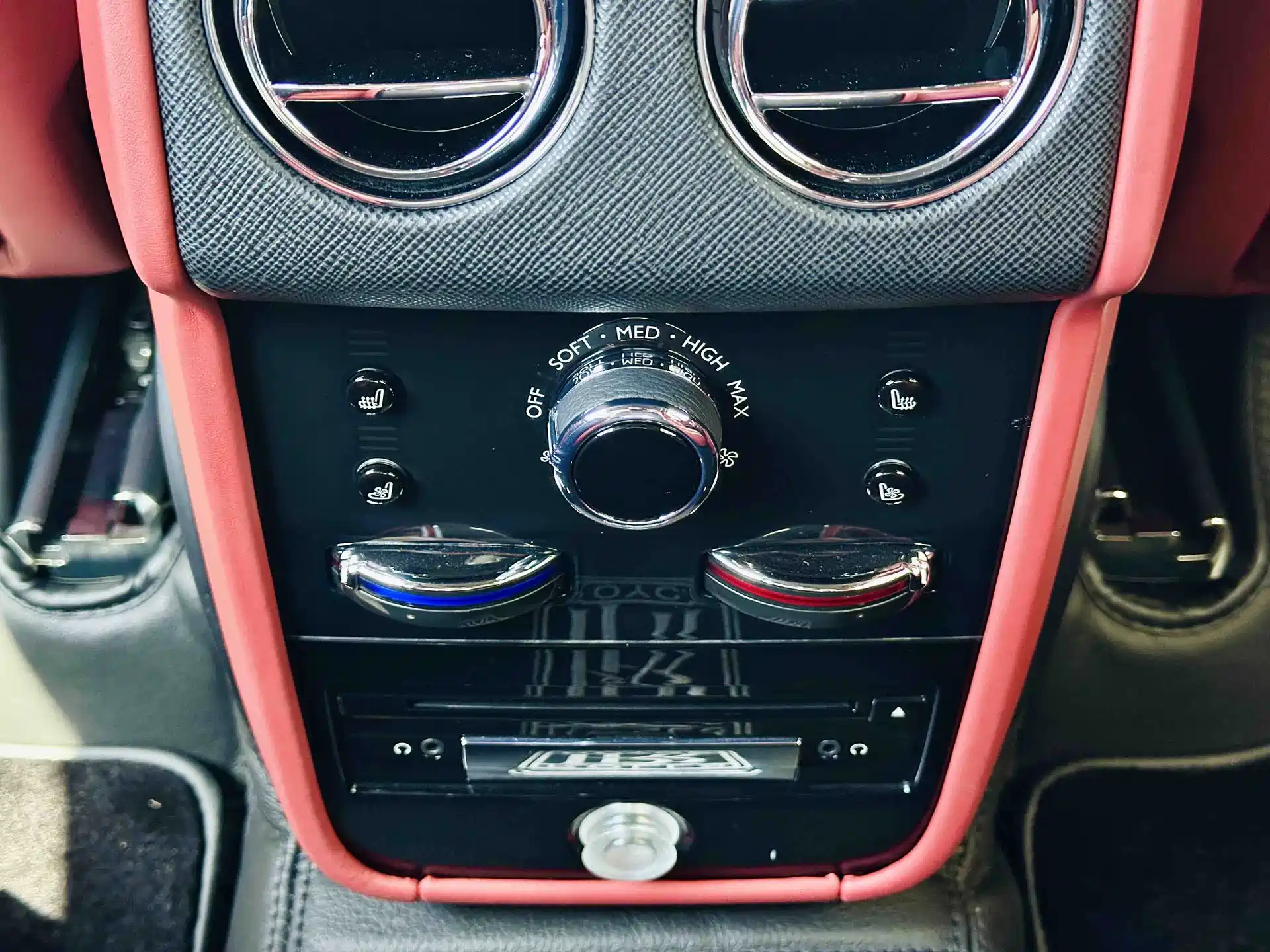 Фото 10 - Rolls-Royce Cullinan