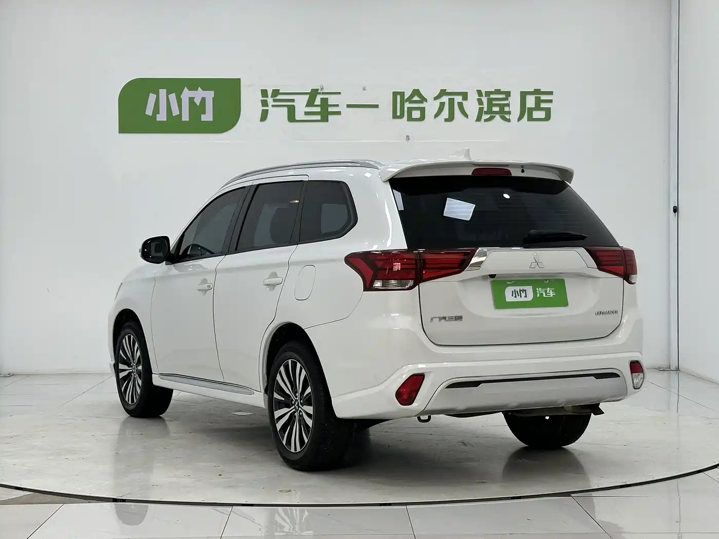 Mitsubishi Outlander 2023 2021 Facelift 2.0L 2WD Premium Edition 5-Seater