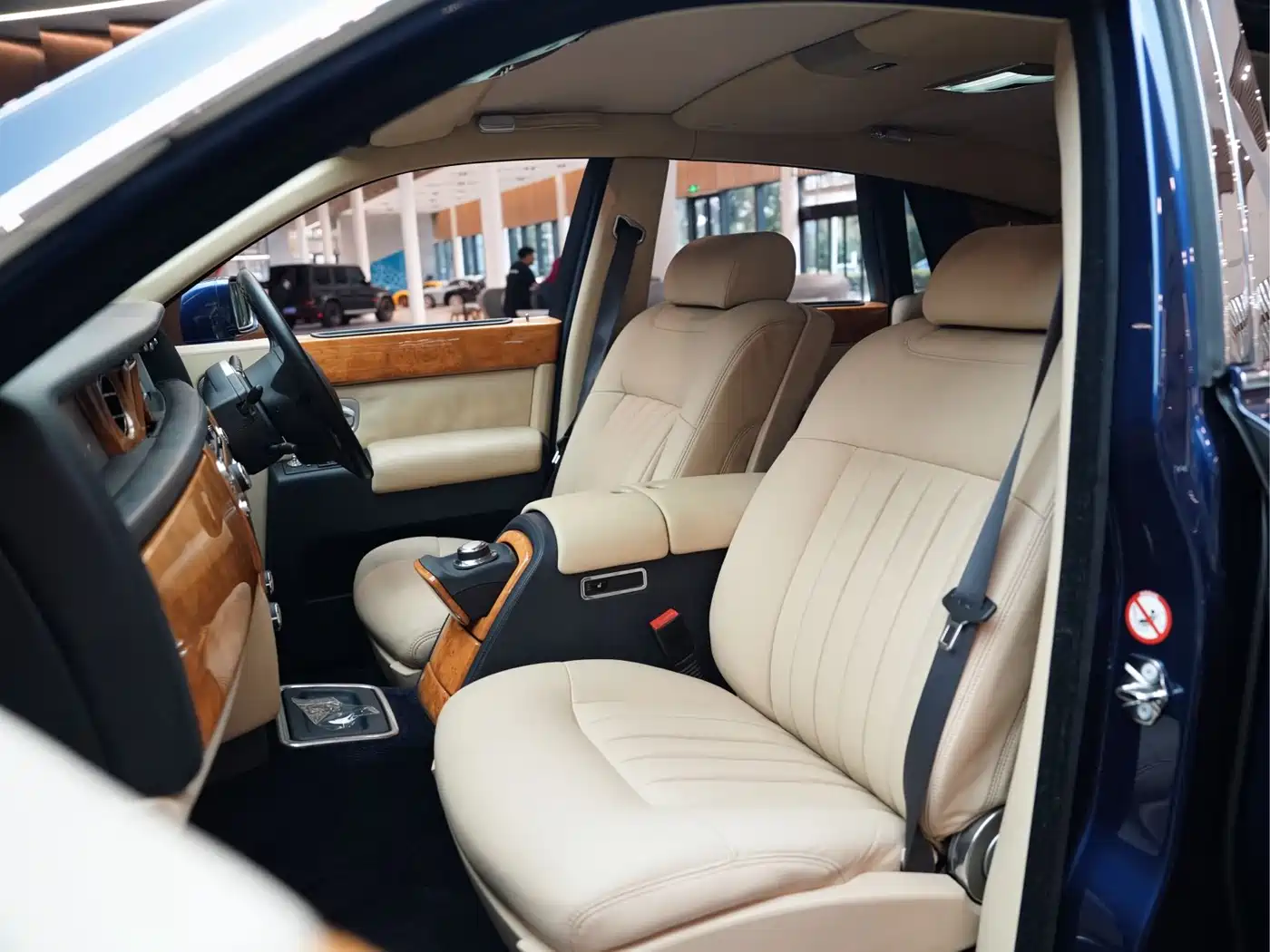Rolls-Royce Phantom 2004 Model 6.7L Standard Version фото 7