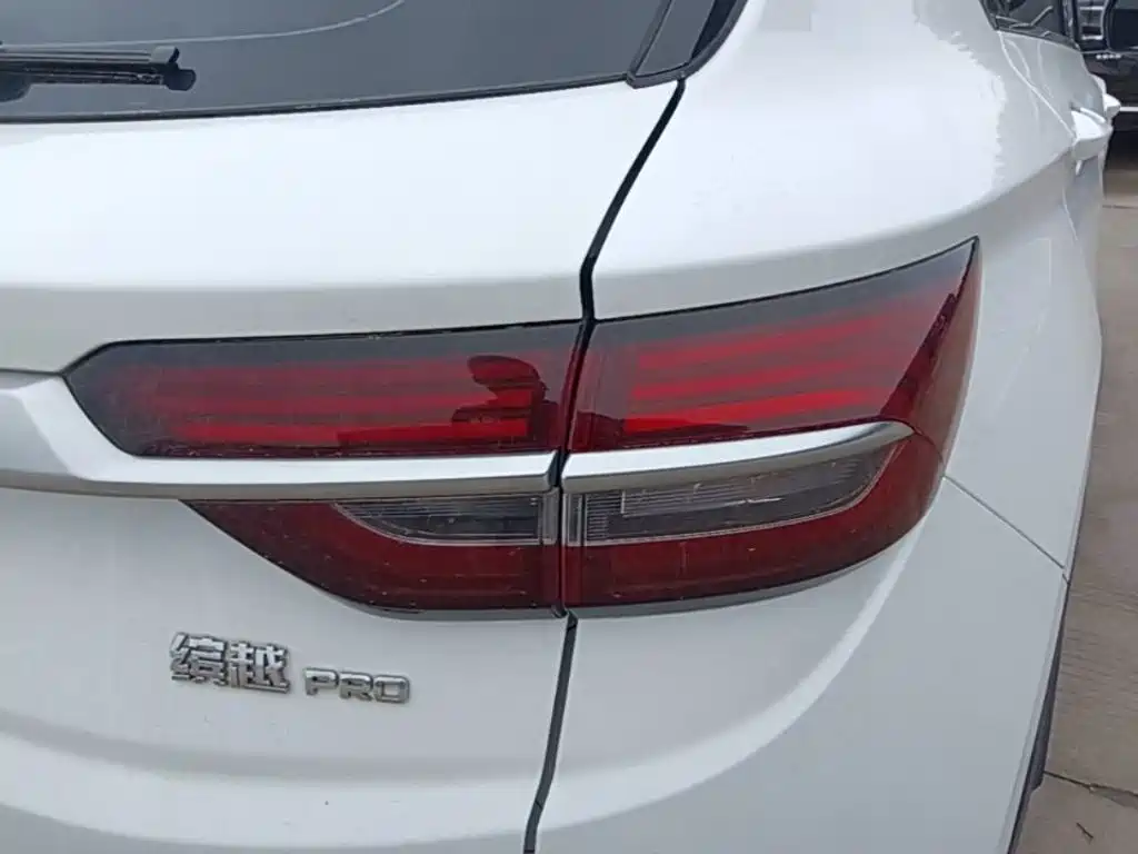 Фото 8 - Geely Binyue