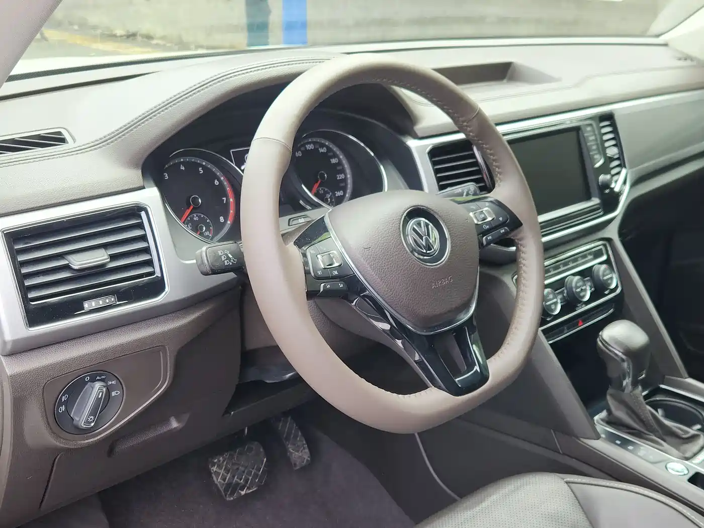 Volkswagen Teramont 2017 530 V6 4WD Luxury Edition фото 11