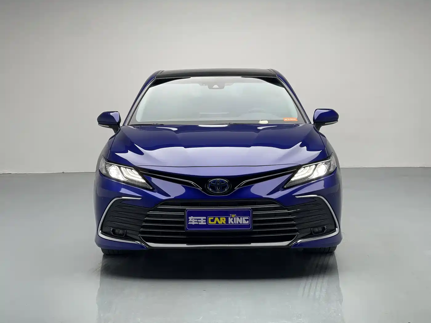 Toyota Camry 2021 Hybrid 2.5HG Luxury Edition фото 2